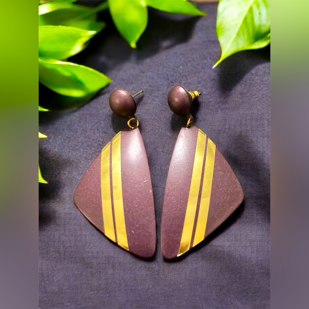 Vintage Vibrant Teardrop Metal Earrings with Striped Design